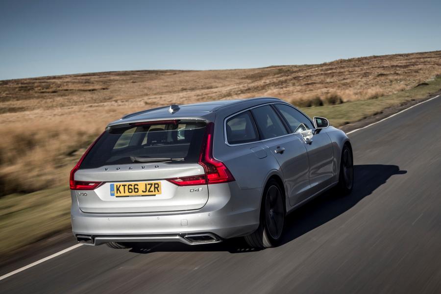  Volvo V90 D4 R-Deisgn 2017 года  (UK) (фото 17 из 40)